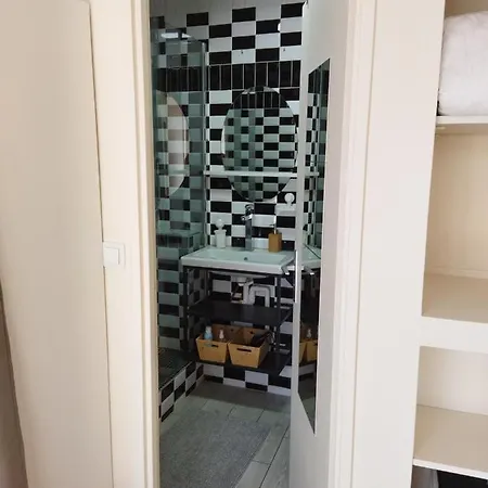 2 Pieces Renove Apartment Paris
