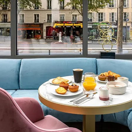 Nude Hotel 4*