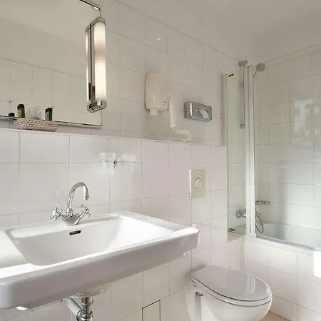 Nude 4* Paris
