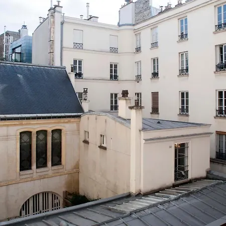 37m At 2 Steps From The Place Des Vosges * Parijs
