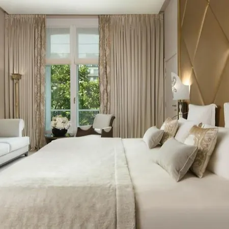 Barriere Fouquet's Paris