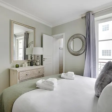 Pick A Flat's In Montmartre - Rue Lepic * パリ