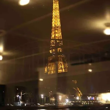 Bateau-hôtel Sejour Sur Peniche De Luxe Face Tour Eiffel Paris