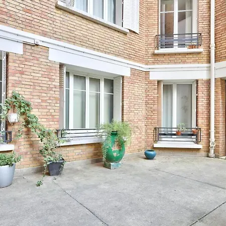 Renovated Modern 1 Bedroom Porte Maillot *