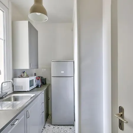 Renovated Modern 1 Bedroom Porte Maillot Apartment Paris