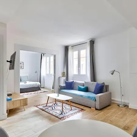 Renovated Modern 1 Bedroom Porte Maillot Apartment Paris