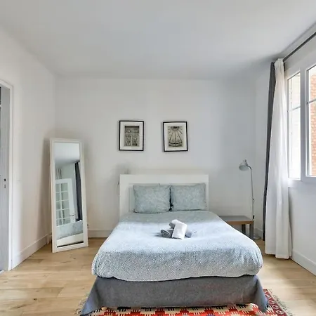Renovated Modern 1 Bedroom Porte Maillot
