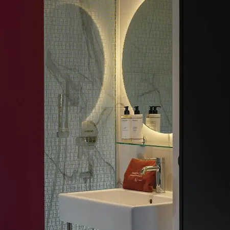 Hotel Seven 4*
