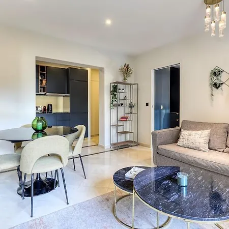 Montaigne Executive 아파트