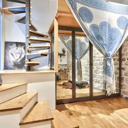 Very Well Located In Le Marais Apartament
