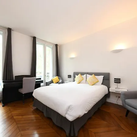 Square Bed & Breakfast