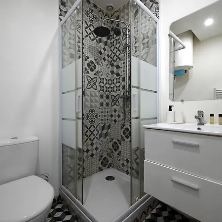 Huge 2 Floor With Unique Games & Theatre *