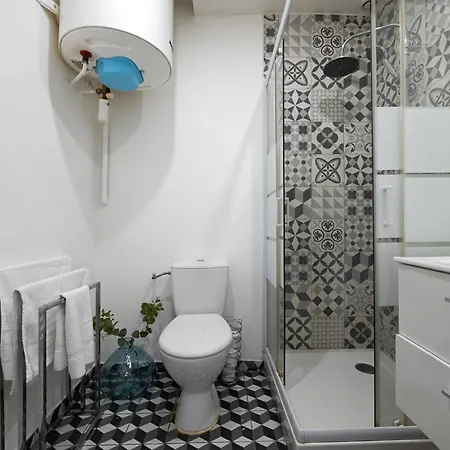 Huge 2 Floor With Unique Games & Theatre Apartment *