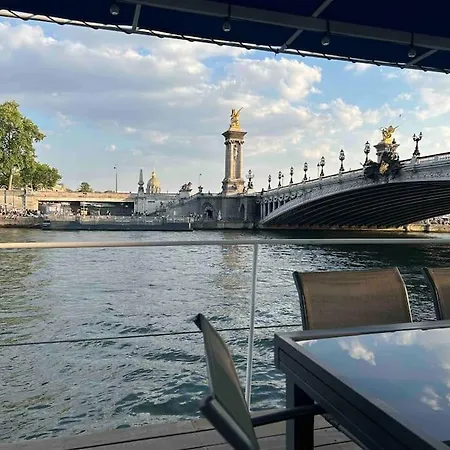 Peniche De Charme Au Pont Alexandre Iii 보트호텔