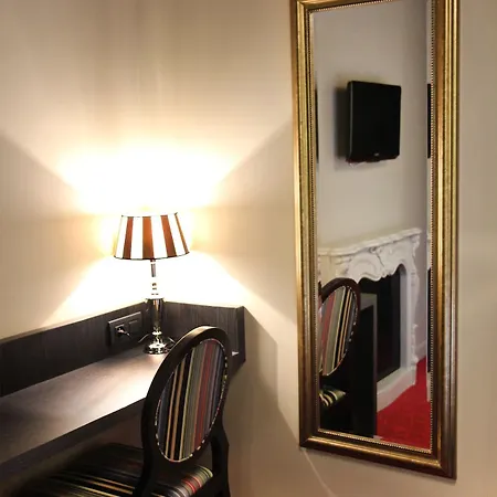 Western Le Montmartre - Saint Pierre 3*