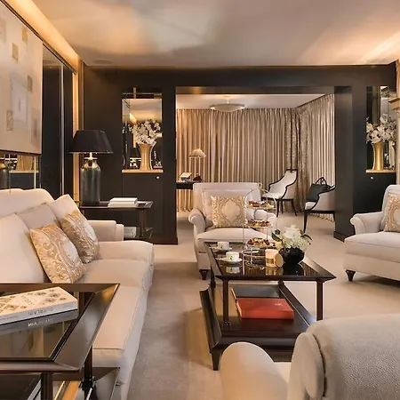 Barriere Fouquet's Hotel