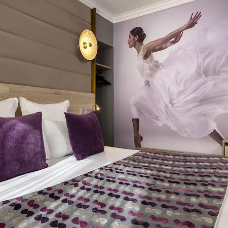 Hotel Nude