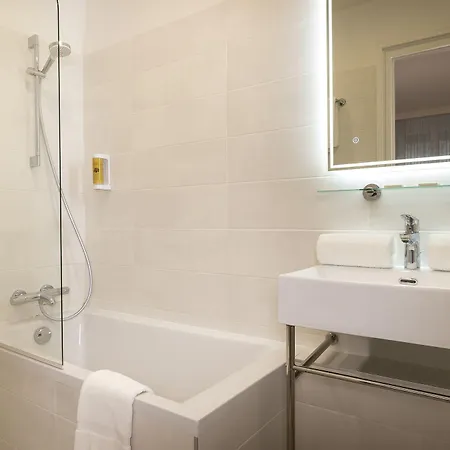 Nude 4* Paris