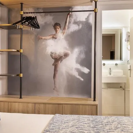 Hotel Nude Paris