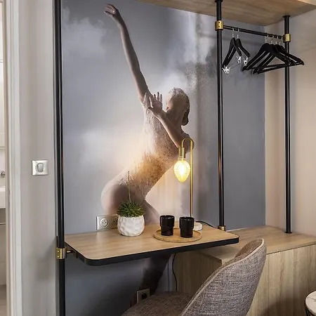 Nude 4* Paris