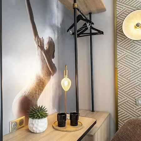 Hotel Nude Paris