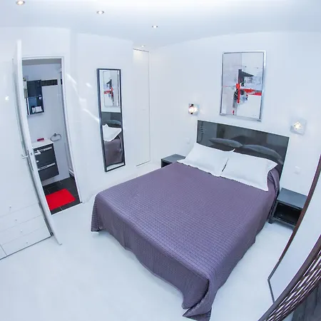 De L'horloge Aparthotel 2*