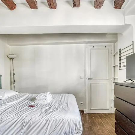 Latin Quarter - Studio Apartment *