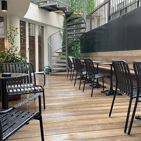 圣- 费迪南德酒店