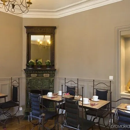 Hotel De La Porte Doree