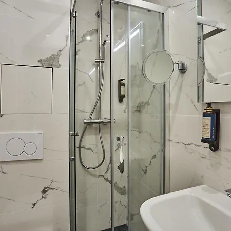 Lux Picpus Hotel Paris