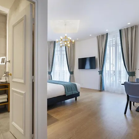 Vestay Montaigne Paris