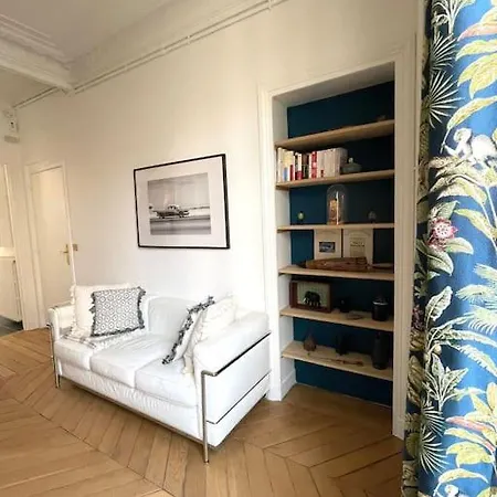 Brand New Flat In * Париж