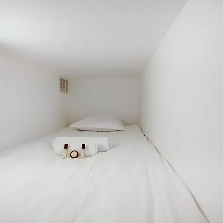 Tiny Boutique In 11 Appartement *