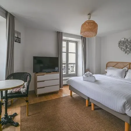 Paris, Opera 4...so Parisian Apartment *
