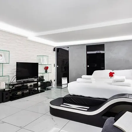Modern Loft In Center! *