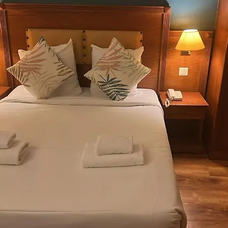 121 3* Párizs
