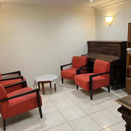 121 Párizs
