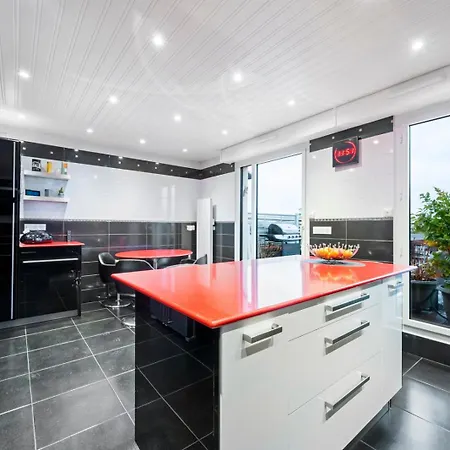 Apartment Veeve - Abstract Allure *