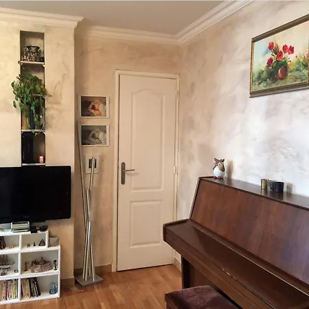 2 Pieces Lumineux Et Calme A Appartement Paris