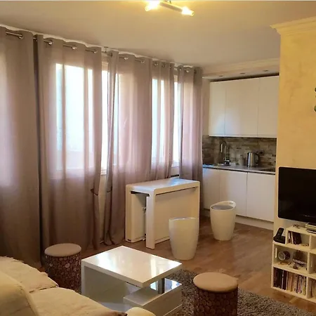 2 Pieces Lumineux Et Calme A Appartement Paris