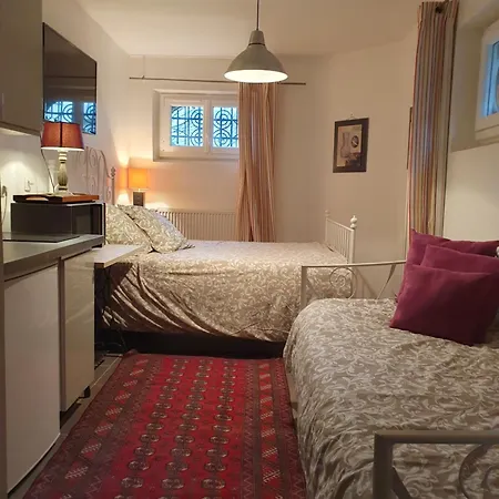 La Romantique Bed & Breakfast *