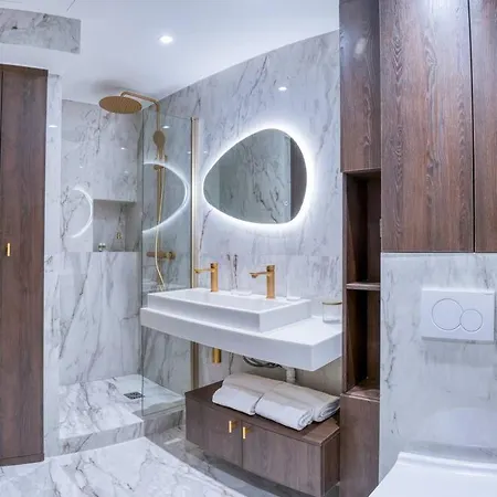 New Luxury Flat - Area *