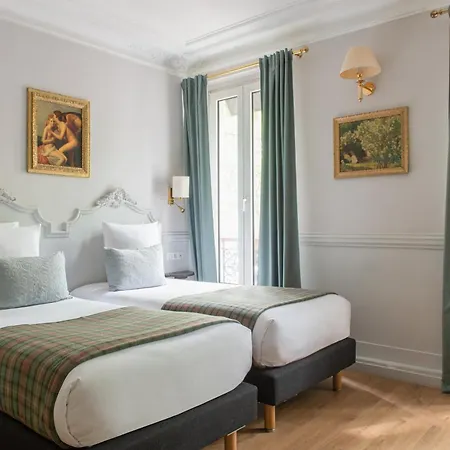 Hotel De La Porte Doree 3*