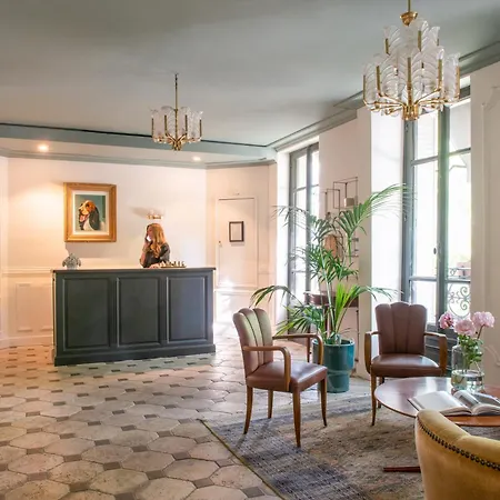 Hotel De La Porte Doree