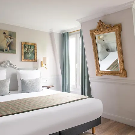 Hotel De La Porte Doree 3*