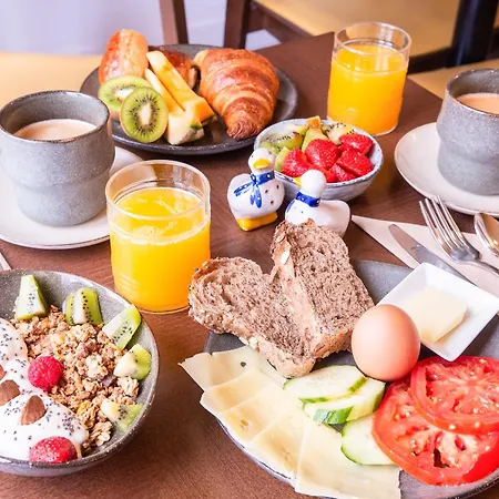 De La Porte Doree Hotel 3*