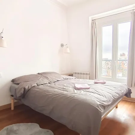 Moderne A Pour 4 Personnes * Paris