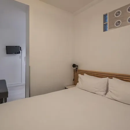 Clignancourt 3* Paryż