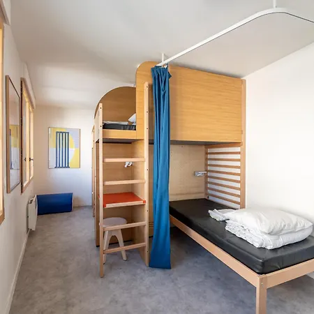 Hostel Ucpa Sport Station *