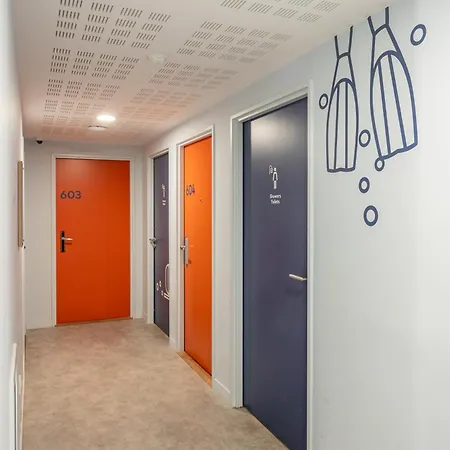 Hostel Ucpa Sport Station